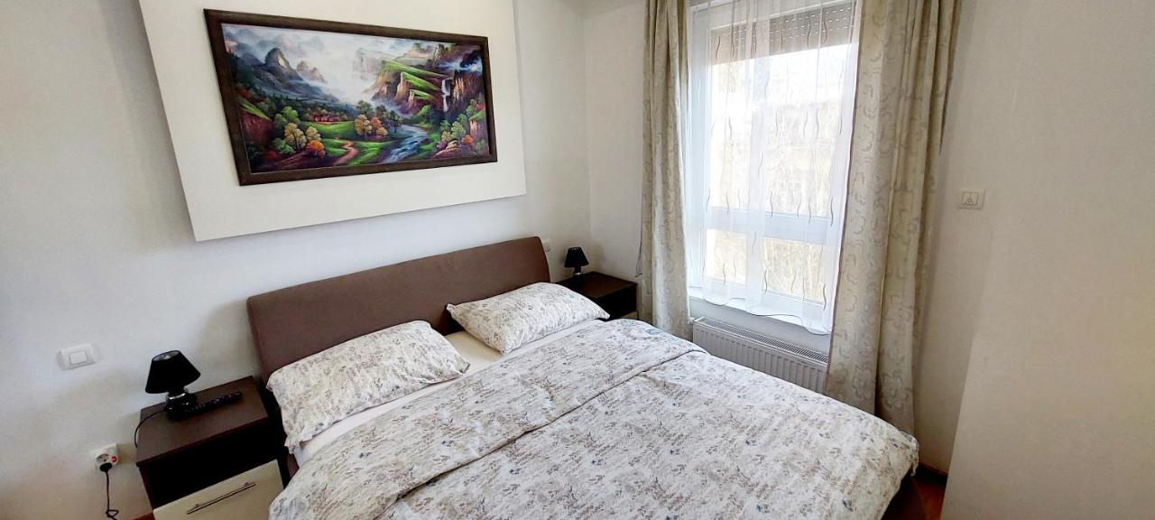 Extra Apartman City Centre บันยาลูกา ภายนอก รูปภาพ