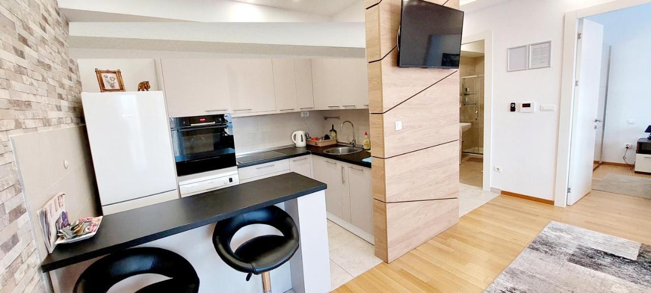 Extra Apartman City Centre บันยาลูกา ภายนอก รูปภาพ
